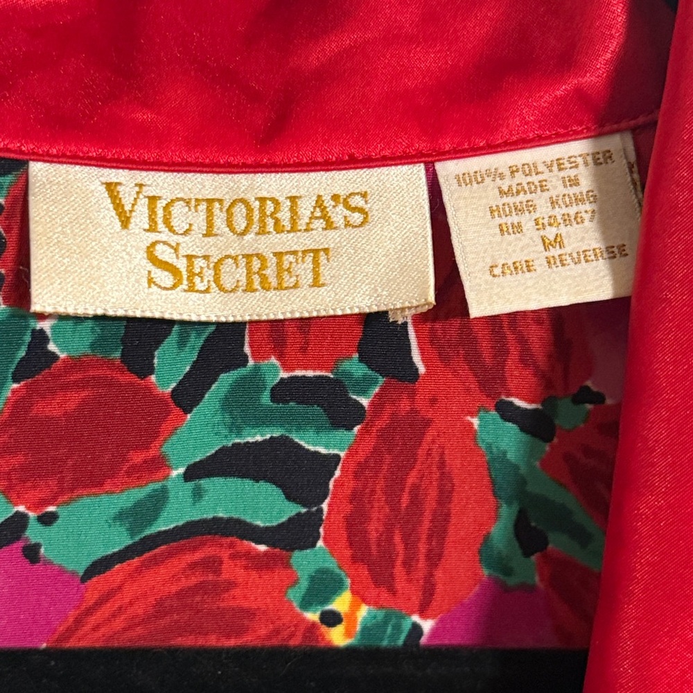 🖤 Victoria’s Secret Vintage Tulip Print Nightgown with 2 Button Closure - Picture 3 of 5